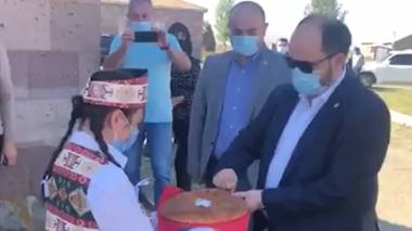 Դիմակն ու դդումը. Ռուբեն Մխիթարյան