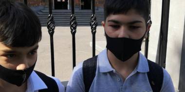 Պարզ է, որ դիմակով անհարմար է, շնչել չի լինում դասարանում. աշակերտներ