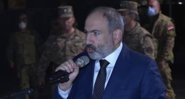 Նիկոլ Փաշինյանը ելույթ է ունեցել հայրենիքի պաշտպանությանը զինվորագրված գումարտակի առաջ