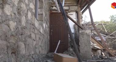 Հոկտոմբերի 17-ի հրթիռակոծության հետևանքով վնասվել է Ստեփանակերտի բնակիչ Սվետլանա Բաղդասարյանի տունը