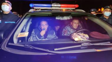 Արծվիկ Մինասյան կոչ արեց գնալ տուն` վաղը հավաքվելու պայմանով