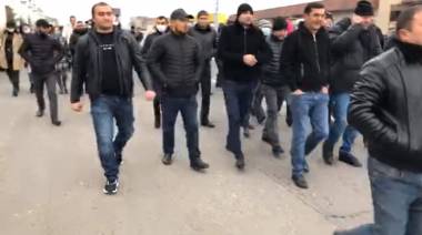 Կոտայքի մարզի բնակիչները երթով շարժվում են Ազատության հրապարակ