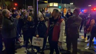 «Նիկո՛լ, դավաճան», «Առանց Նիկոլ Հայաստան»․ Գլենդելում ամերիկահայերը պահանջել են Փաշինյանի հրաժարականը