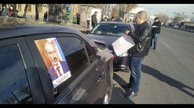 «Դավաճան». «Հայրենիքի փրկության ճակատ»-ի ներկայացուցիչներն ավտոերթ են իրականացնում