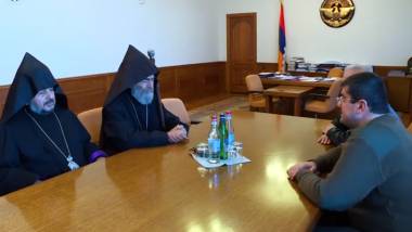 Արցախի նախագահն ընդունել է Արցախի թեմի առաջնորդին