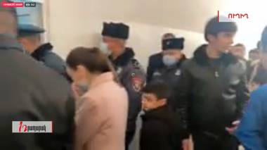 Ուղիղ. Բողոքի ակցիա Աբովյանի թիվ 1 դպրոցում