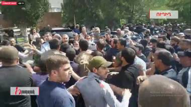 Ուղիղ. Փաշինյանին Սյունիքում դիմավորում են բողոքի ակցիաներով