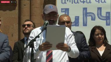 Ուղիղ. Փաշինյանը Էջմիածնում է