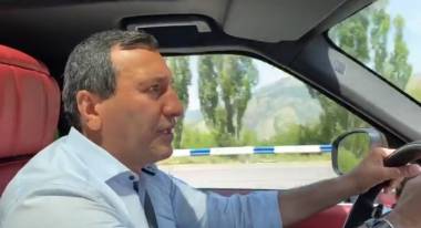 Եթե ինչ-որ բան նկատել եք Դեմոկրատական կուսակցության դեմ, խնդրում ենք կապ հաստատել մեզ հետ. Արզաքանցյան