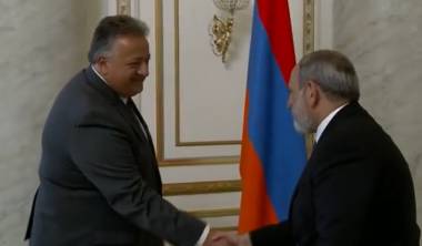 Նիկոլ Փաշինյանը հանդիպել է Նուբար Աֆեյանին