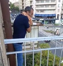 Բնակարանից վտարվող ընտանիքի հայրը պատշգամից դուրս է եկել, ոստիկանությունն այնտեղ է