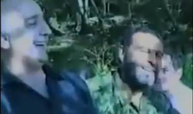 Երգում են Վանո Սիրադեղյանն ու Վազգեն Սարգսյանը