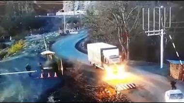 Ադրբեջանցիների կողմից սպանված հայ երիտասարդի եղբայրը նռնակ է նետում թշնամու հենակետի վրա