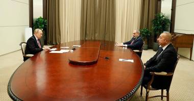 Մեզ է ներկայացնում մեկը, որը պատրաստ է անգամ արտարգանդային քաղաքական հղիության