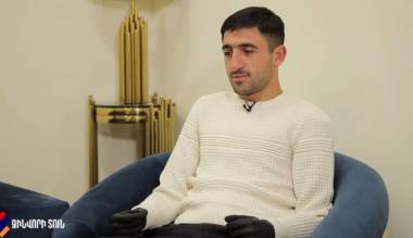 Վարազդատը երկու «ձեռքերով» կպարի հարսանիքին