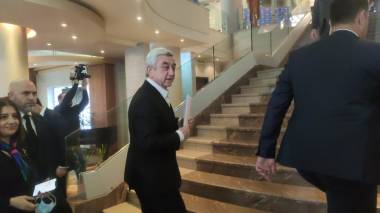 «Շնորհակալ եմ, որ եկել եք լուսաբանելու». Սերժ Սարգսյանը` լրագրողներին