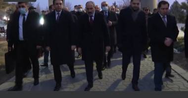 Փաշինյանն ու այլ պաշտոնյաներ այցելել են Եռաբլուր