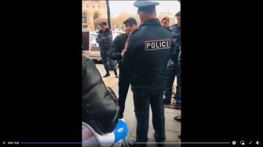 Եկել եմ կառավարության շենք, որ հայտարարեմ․․․քաղաքացուն բերման ենթարկեցին