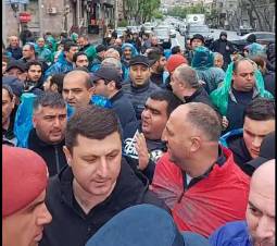 Ուղիղ. ՀՀԿ-ի ակցիան՝ ՔՊ գրասենյակի դիմաց