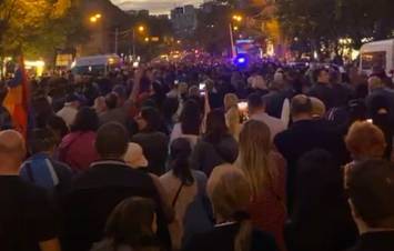 Երթը գնում է դեպի կառավարական ամառանոցներ