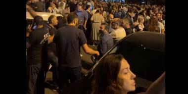 Սոֆի Մխեյանը կոչ է անում գալ ԱԺ շենքի մոտ