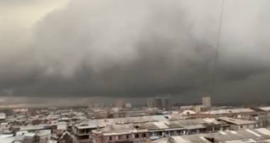 Ամպրոպային ամպը Երևանի արևմուտքում