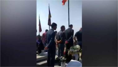 «Դու ո՞վ ես, ի՞նչ ես անում այստեղ». Եռաբլուրում քաղաքացին՝ Արմեն Գրիգորյանին