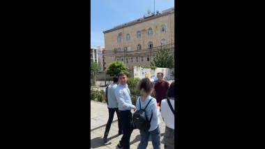 Լևոն Շանթի անվան թիվ 4 դպրոց  աշակերտները ինքաբուխ վանկարկում են «Նիկոլ, դավաճան»