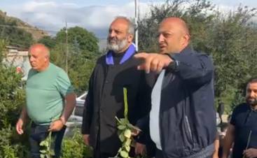 Սրբազանը Սիսիանի պանթեոնում է 