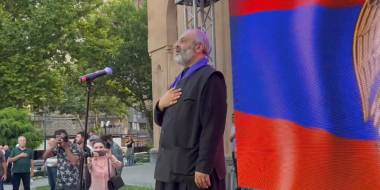 ՀՀ պետական օրհներգը՝ Սուրբ Աննա եկեղեցու բակում