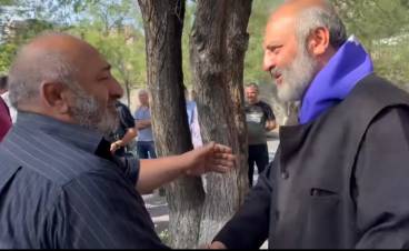 Աբովյանցիները ողջունում են Բագրատ Սրբազանին