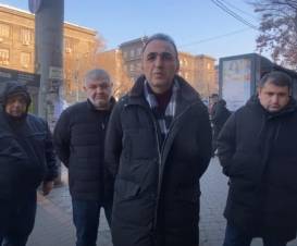 «ՀայաՔվեի» շրջիկ խմբերը նստում են ավտոբուսներ և կոչ անում երևանցիներին վճարել 100 դրամ