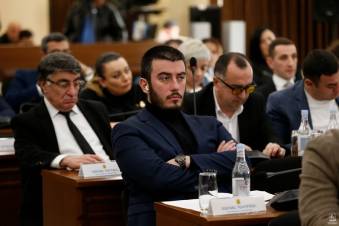 Երկու տարեկան զույգ երեխաների վատառողջ մորը բերման են ենթարկել