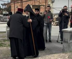 Կաթողիկոսի և Միքայել սրբազանի հանդիպումը