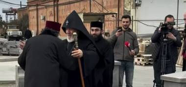 Կաթողիկոսի և Միքայել սրբազանի հանդիպումը