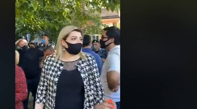 Իվետա տոնոյանը ուղիղ եթերում է